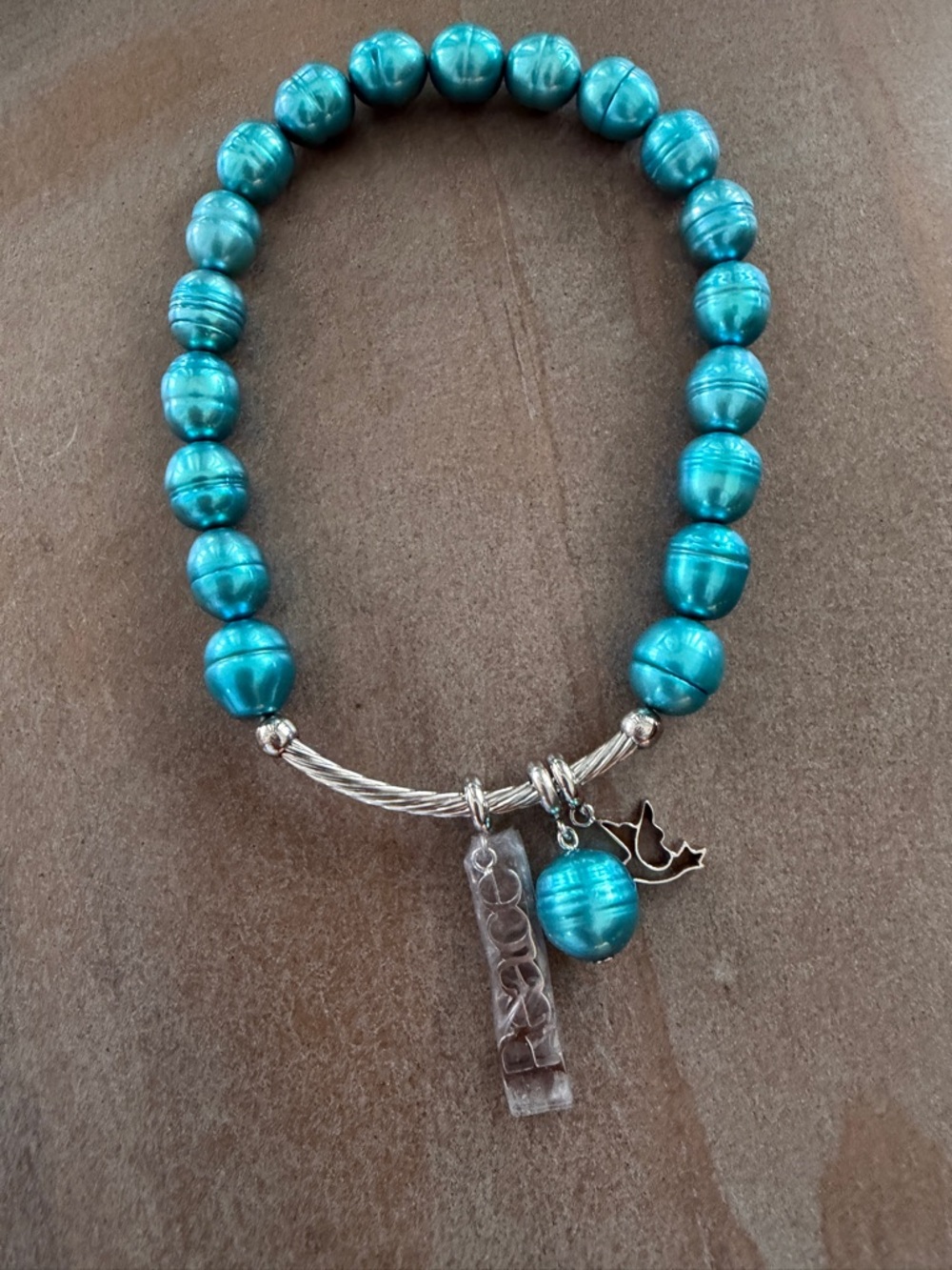 new honora fresh water PEARL BRACELET, STRETCHY, WITH A HANGING charm peace